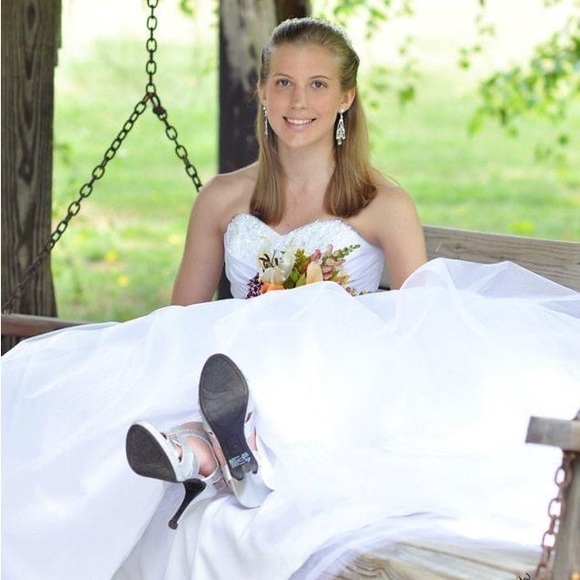 Wedding dress. Size 0. Disney collection by Alfred Angelo. Cinderella style. - Picture 10 of 16